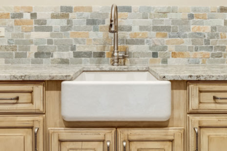 How much overhang should a farmhouse sink have?