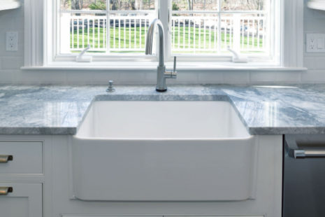 What is the difference between a farm sink and an apron sink?