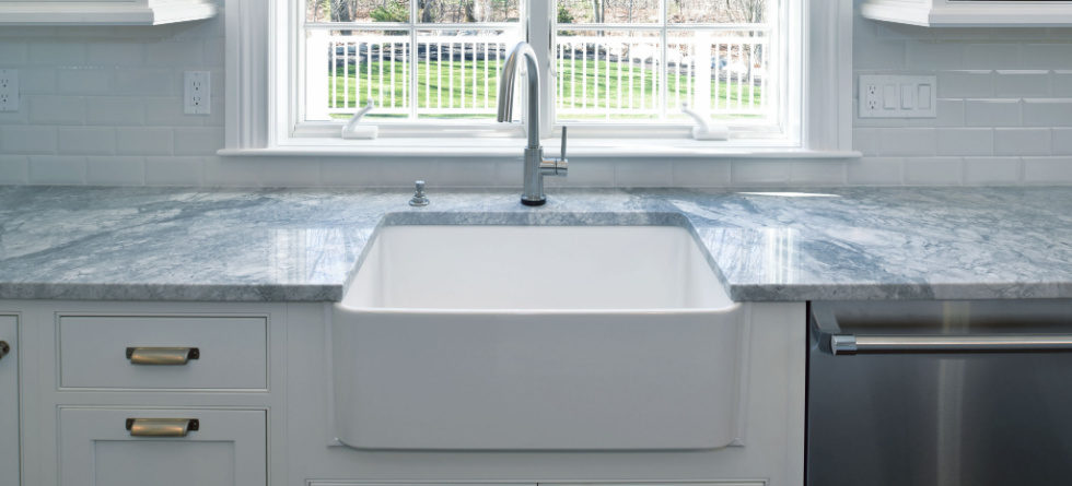 What is the difference between a farm sink and an apron sink?